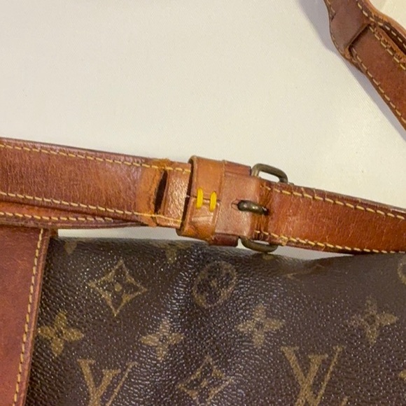 LOUIS VUITTON SAUMUR 35 MONOGRAM CROSSBODY - Picture 15 of 16